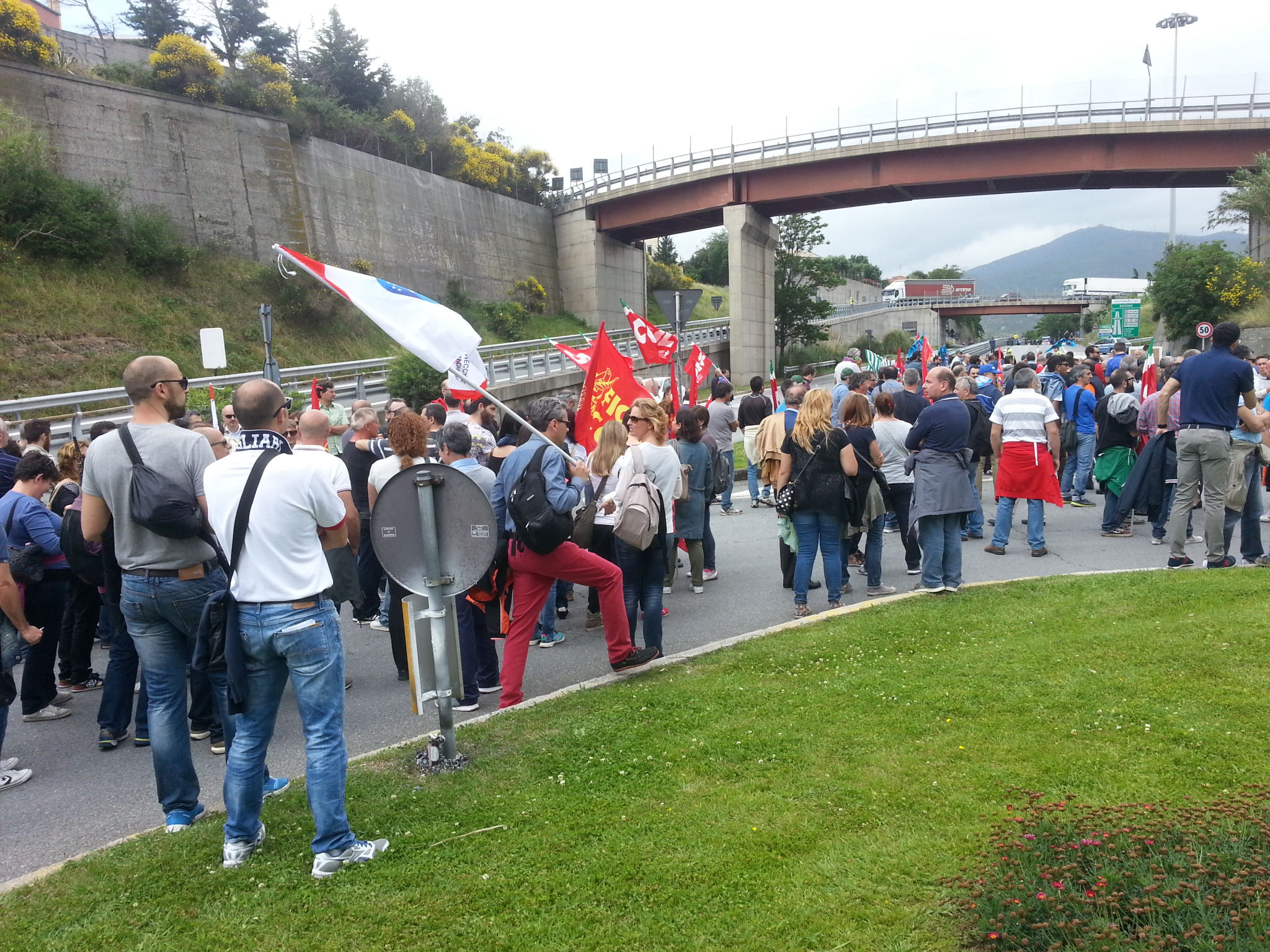 Corteo a Vado Ligure, riaperto il casello dell'autostrada A10