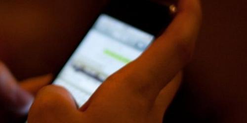 Vendono merce taroccata su WhatsApp: arrestati 