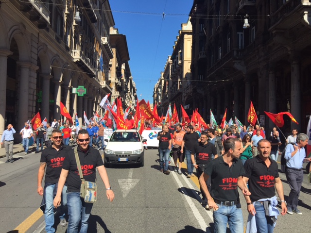 Metalmeccanici in sciopero 8 ore, 1.500 lavoratori in corteo a Genova