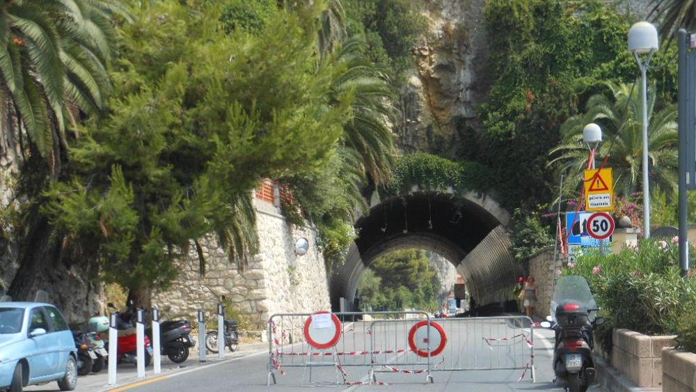 https://www.primocanale.it/materialiarchivio/immagininews/20160704193152-tunnel_aurelia.jpg