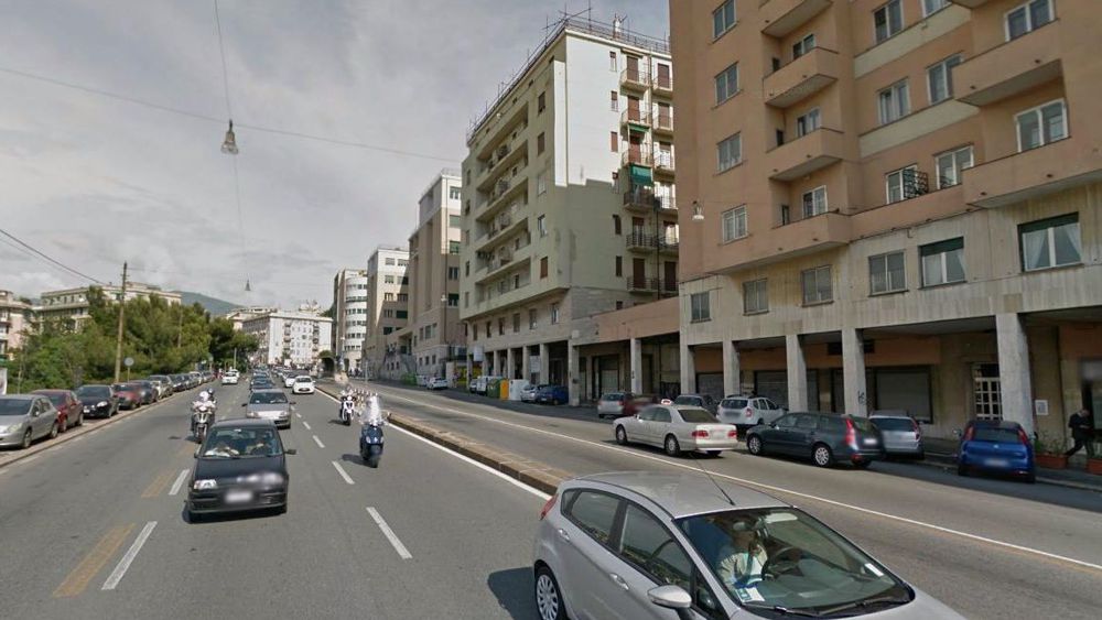 Operaio cade da un'impalcatura al supermercato, grave al San Martino