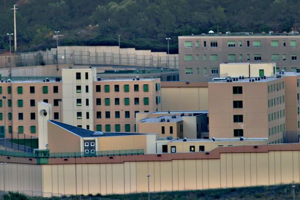 Detenuto prende a pugni due agenti della penitenziaria a Sanremo