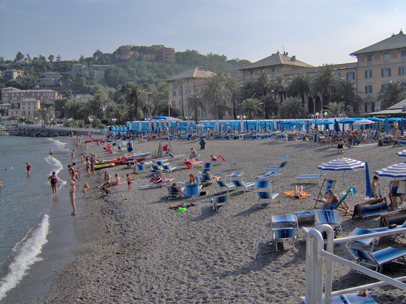 Accusa un malore in mare, muore 70enne ad Arenzano