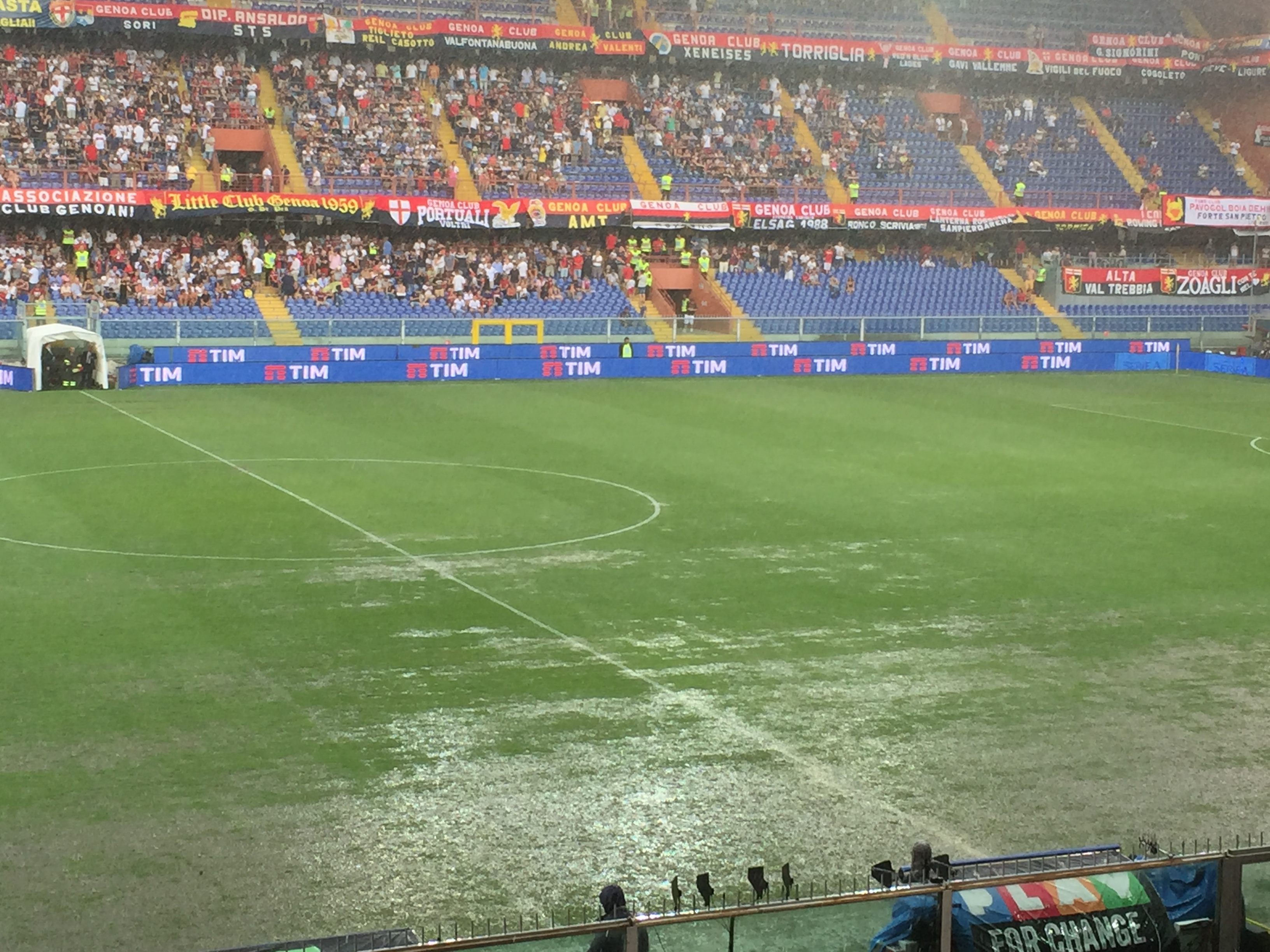 Genoa - Fiorentina, partita rinviata per la pioggia