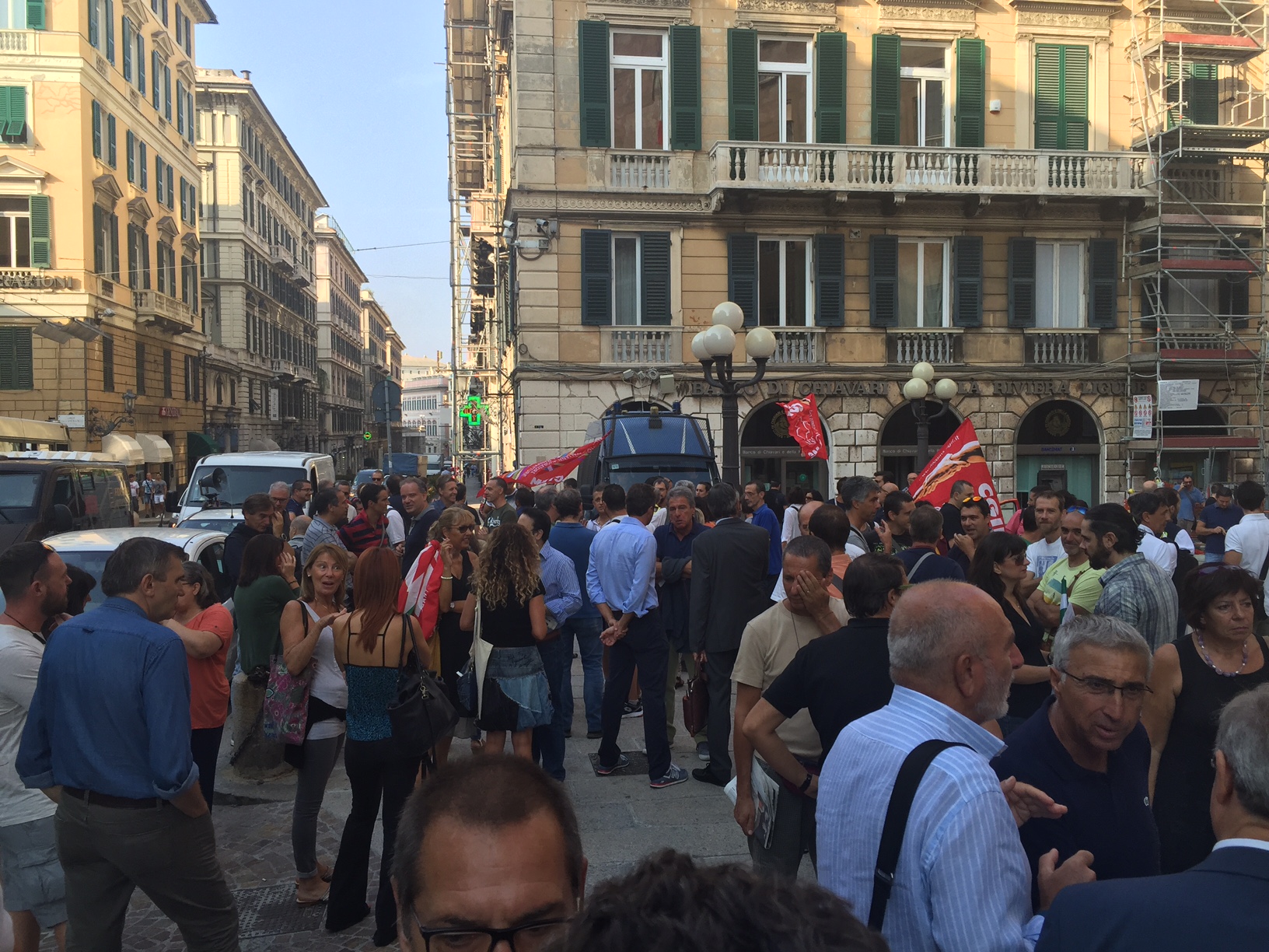 Emergenza lavoro, 322 posti in meno a Genova, Piaggio ed Ericsson davanti alla prefettura