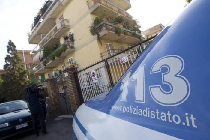 Camorra, ferita per fare da scudo al figlio in un agguato