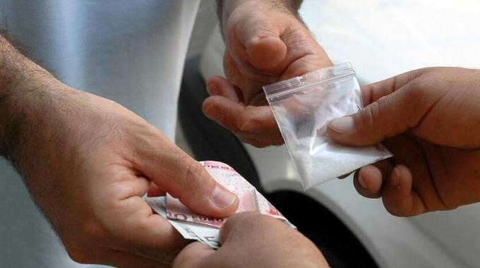 Spaccio e trasporto di hashish e cocaina, nei guai un genovese e un marocchino