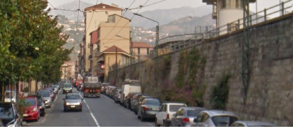 Ventimiglia, scontro tra un camion e un'auto