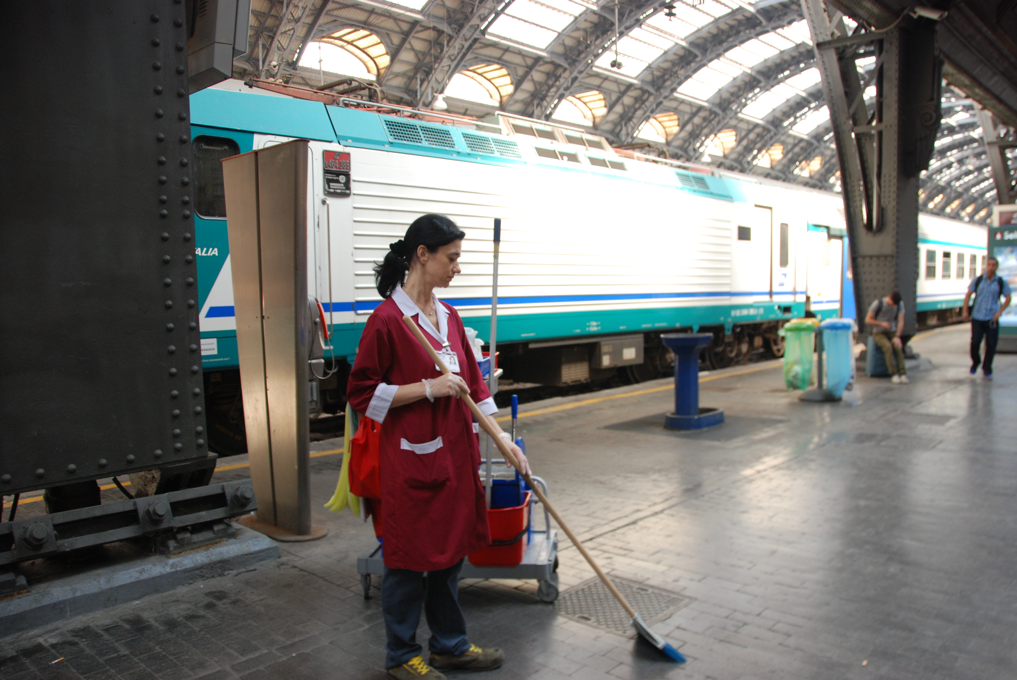 Brignole e Principe, i lavoratori delle pulizie ancora senza stipendio