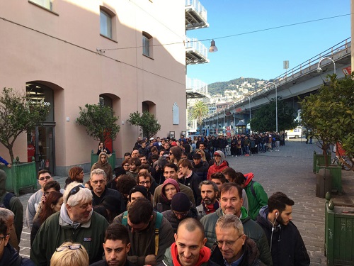 Derby, lunghe code al Genoa store per i biglietti