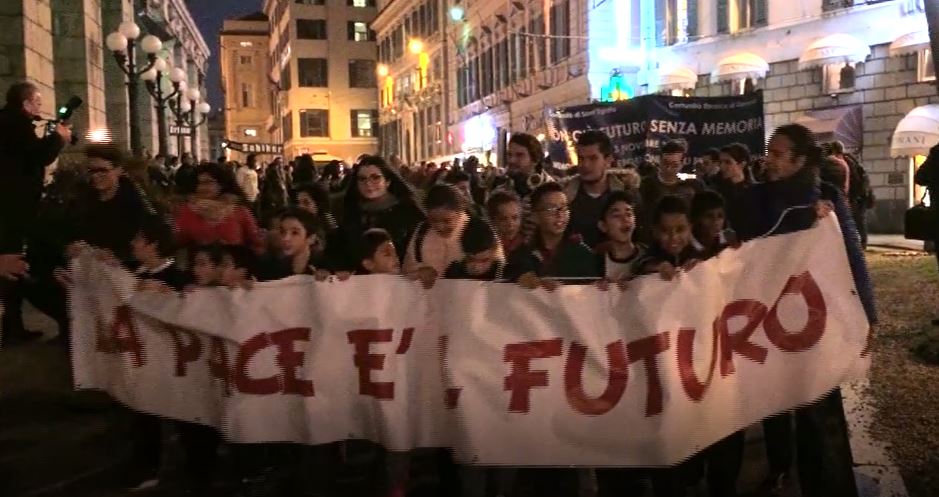 Cattolici e musulmani con gli ebrei, in migliaia per ricordare la 'retata'