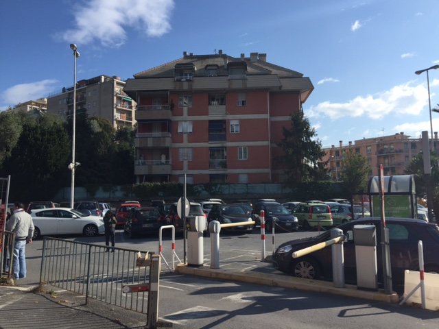 Un park a quattro piani all'ingresso del monoblocco: ecco l'ipotesi del San Martino