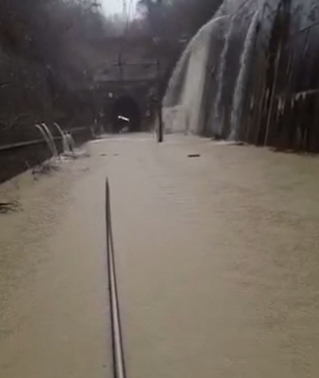 Tratte in salvo le persone che erano bloccate alla stazione ferroviaria di San Giuseppe di Cairo 