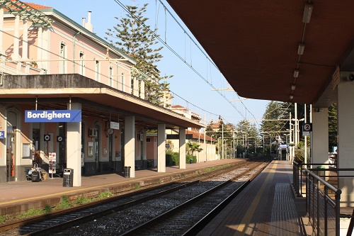 https://www.primocanale.it/materialiarchivio/immagininews/20161128154632-Stazione_di_Bordighera2.jpg