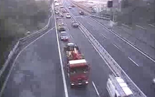 Fermi tutti, arrivano i container alla Derrick: traffico paralizzato a Genova Aeroporto