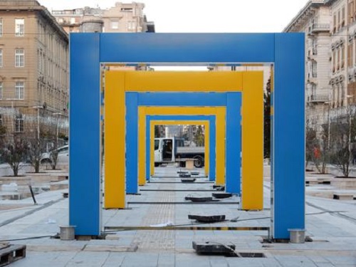 Piazza Verdi, arrivano gli archetti: e i tifosi dello Spezia si infuriano