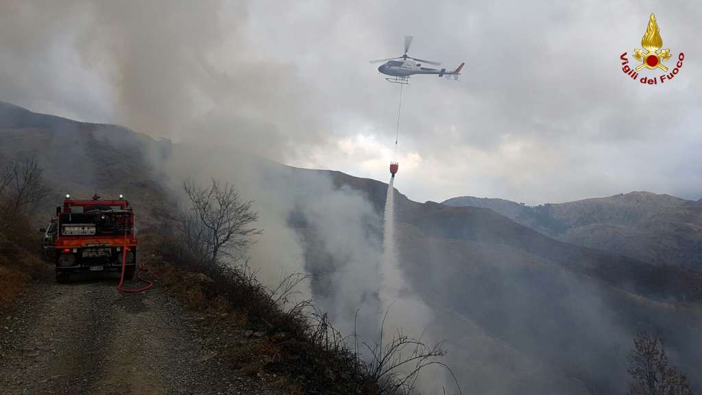 Capodanno, incendio a Borzonasca: in fumo due ettari di bosco