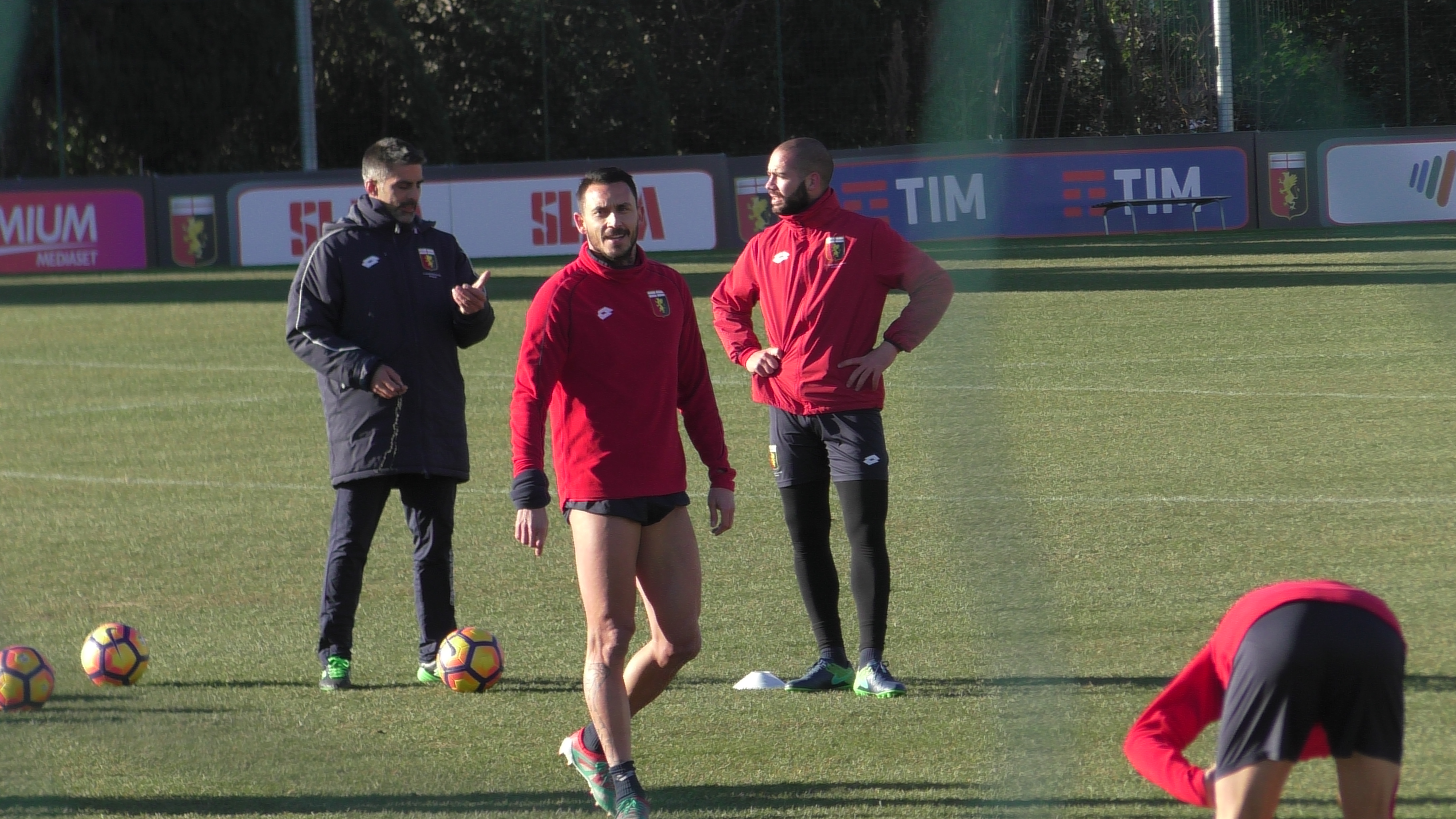 Genoa, primo allenamento a Pegli per Pinilla: 