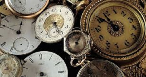 Si finge ispettore del gas e porta via una collezione di orologi da 100 mila euro