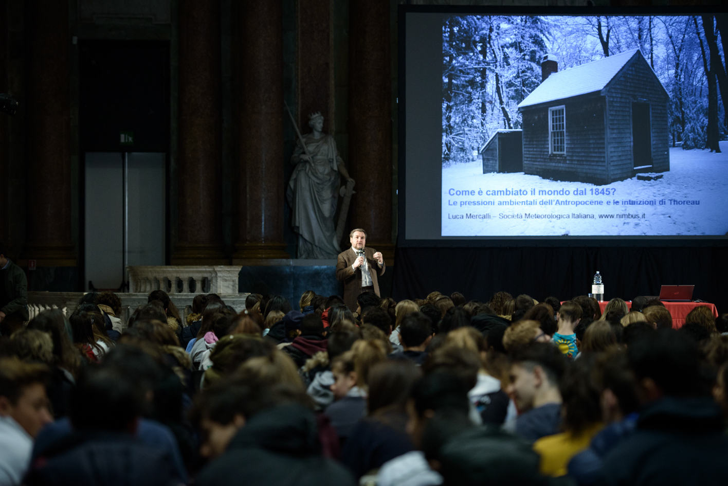 A Palazzo Ducale 400 ragazzi delle scuole liguri a lezione con il climatologo Luca Mercalli 