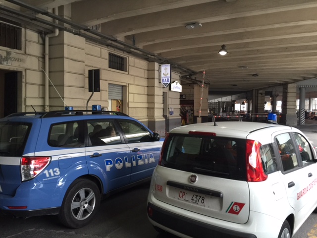 Allarme bomba alla Stazione Marittima: macchina sospetta al piano terra