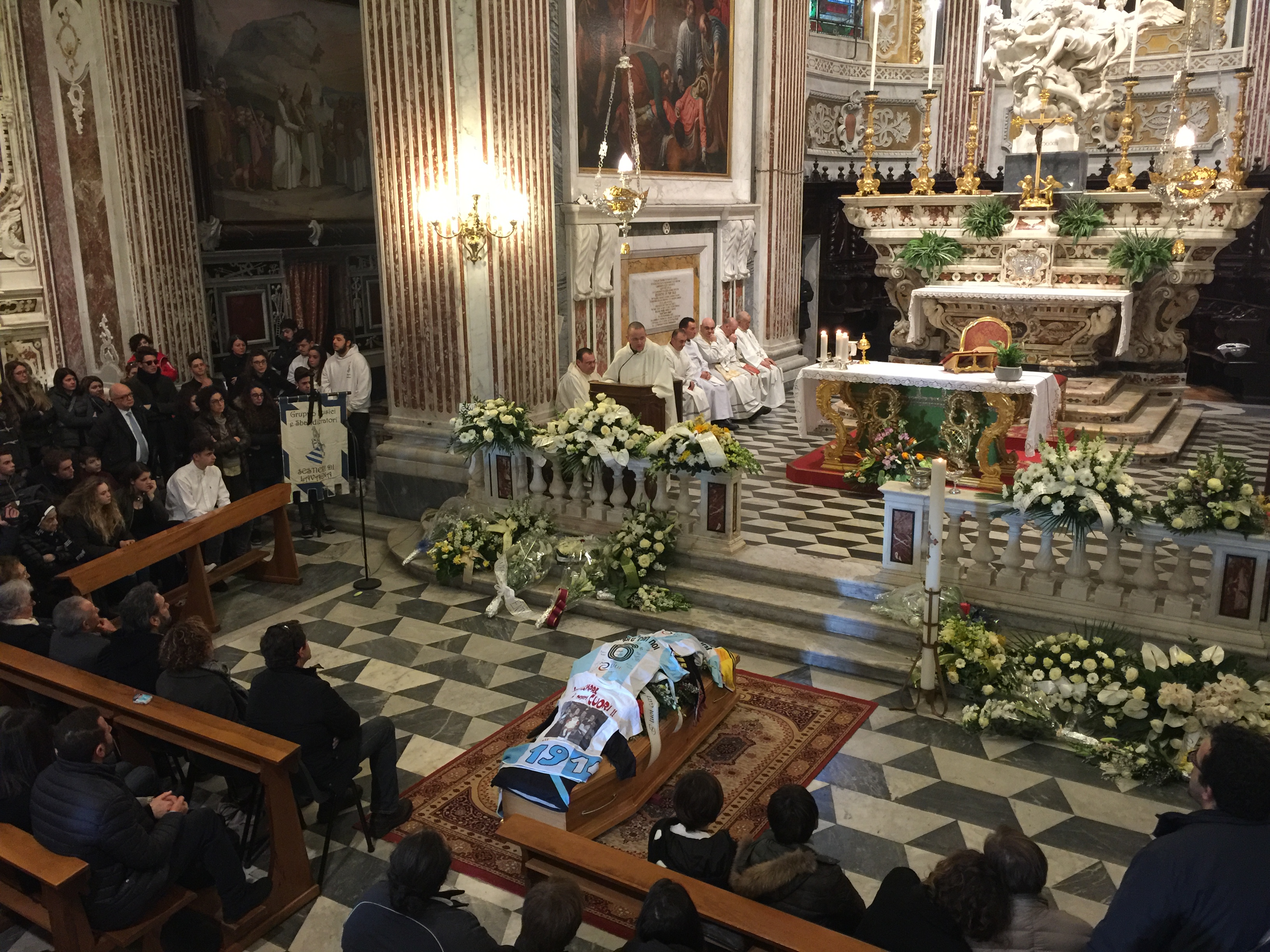Ragazzo suicida, l'addio di Lavagna. Fu la madre a chiamare la Finanza