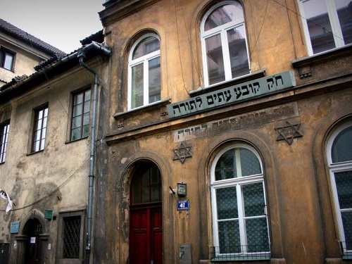 Shoah, consiglieri e ragazzi liguri in visita al ghetto ebraico di Cracovia