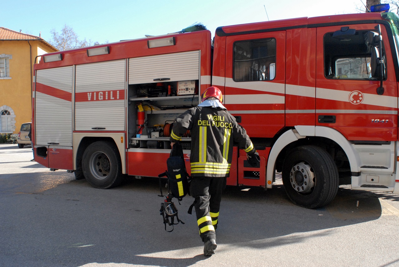 Licenziato si uccise, moglie tenta di morire con i figli in un rogo 