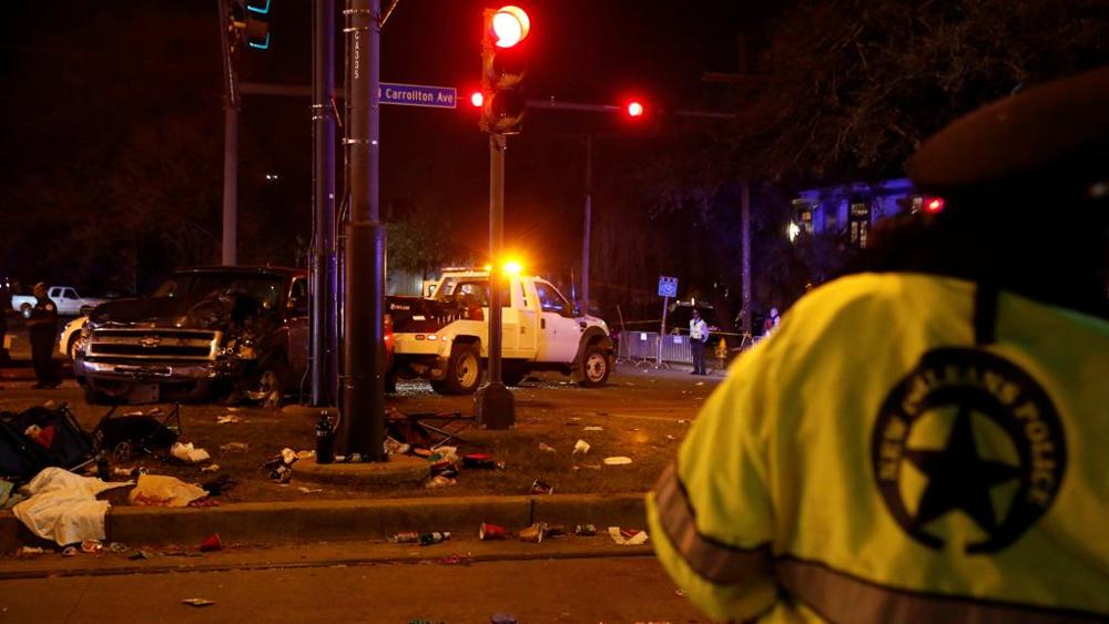 Auto sulla folla, 28 feriti nella parata di Carnevale 