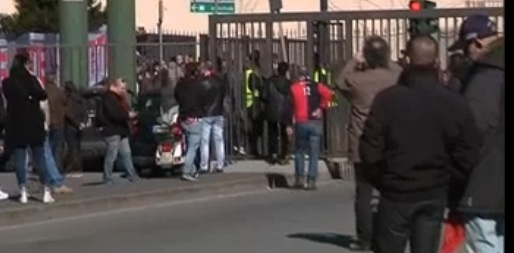 Genoa, all'ingresso in campo della squadra pioggia di fischi dal Ferraris mezzo vuoto