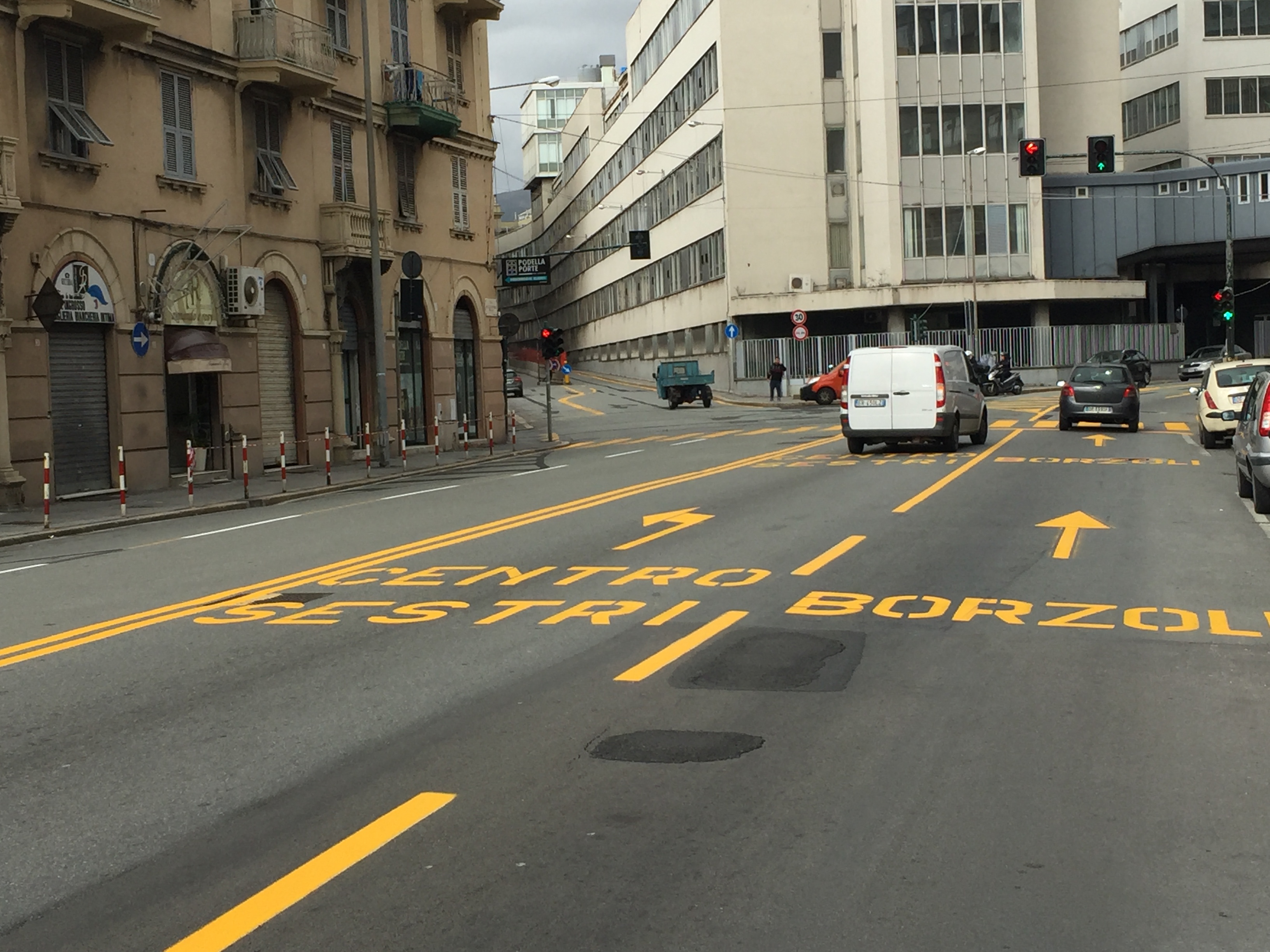 Sestri Ponente, primo giorno di viabilità modificata in via Giotto