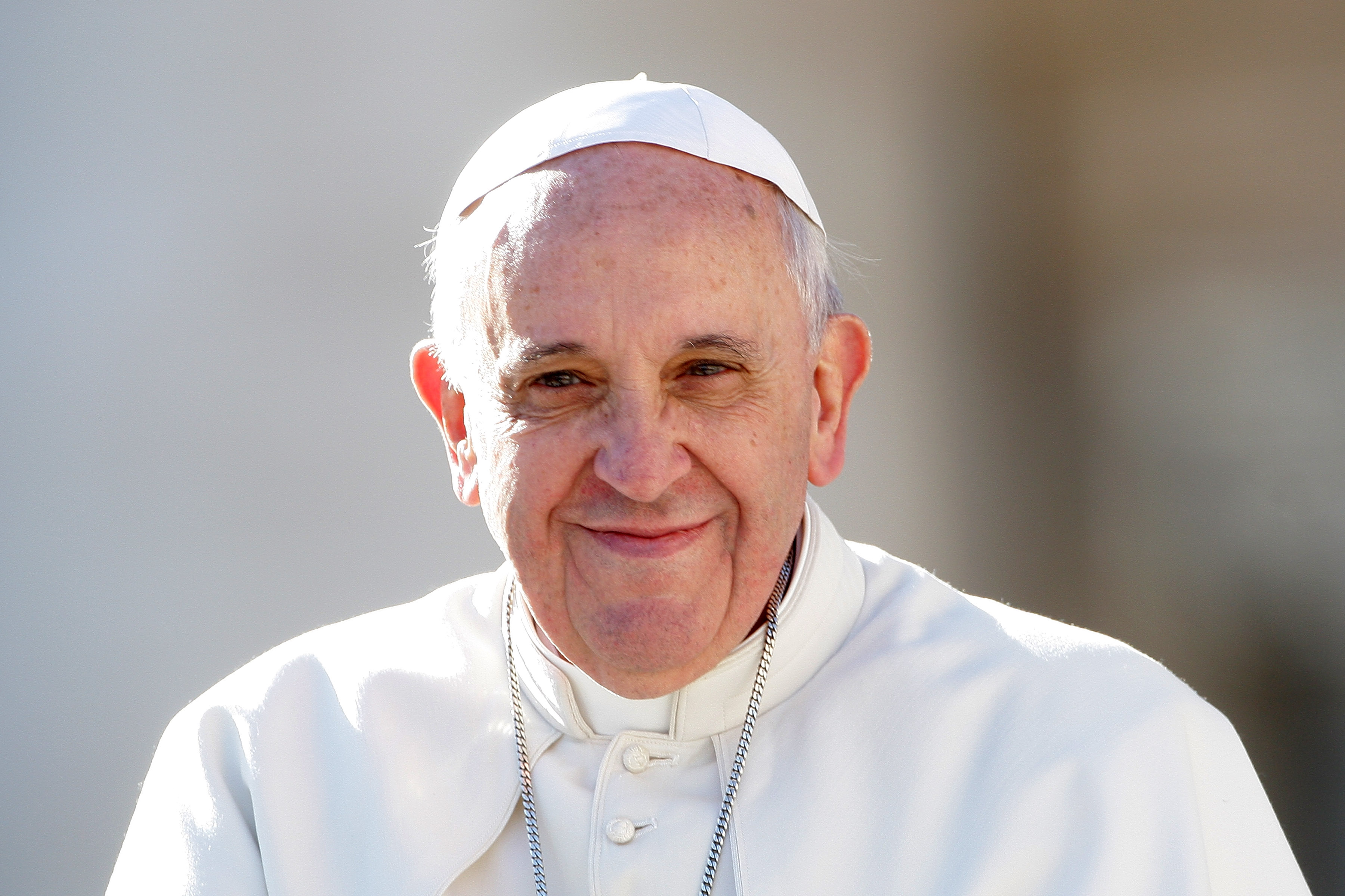 Papa Francesco: Leggiamo la parola della Bibbia come si leggono i messaggi sul telefonino