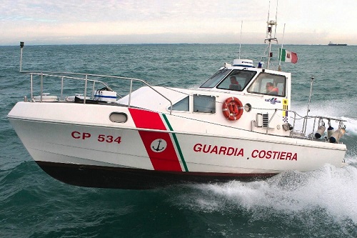 Noli, trovato il cadavere di una donna vicino agli scogli: indagini dei carabinieri 