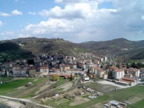 Navigatore satellitare gli fa sbagliare strada, tir resta incastrato a Cengio