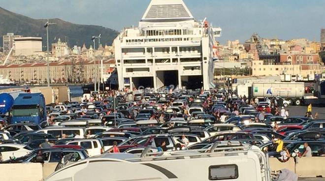 Marocchino arrestato in porto a Genova con due clandestini nel furgone