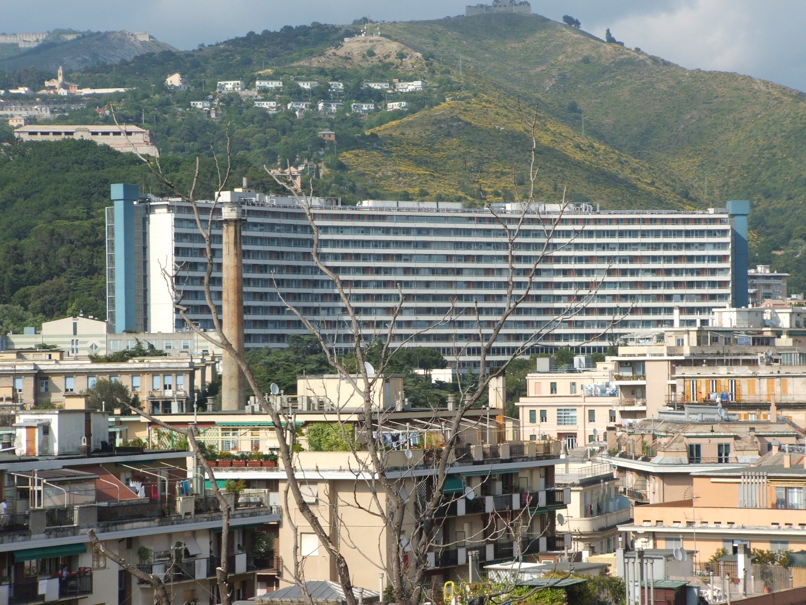 Cosa farne degli ospedali di Genova? Direttori e primari stasera a Macaia