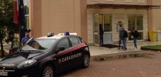 Sequestrate due scuole pubbliche a Locri, 5 arresti