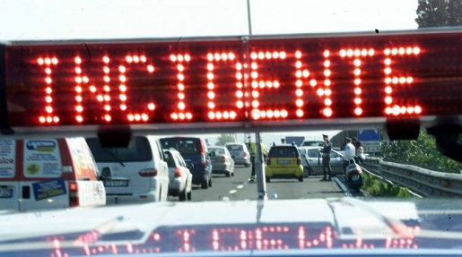 Tamponamento sulla A10, tre feriti e otto chilometri di coda