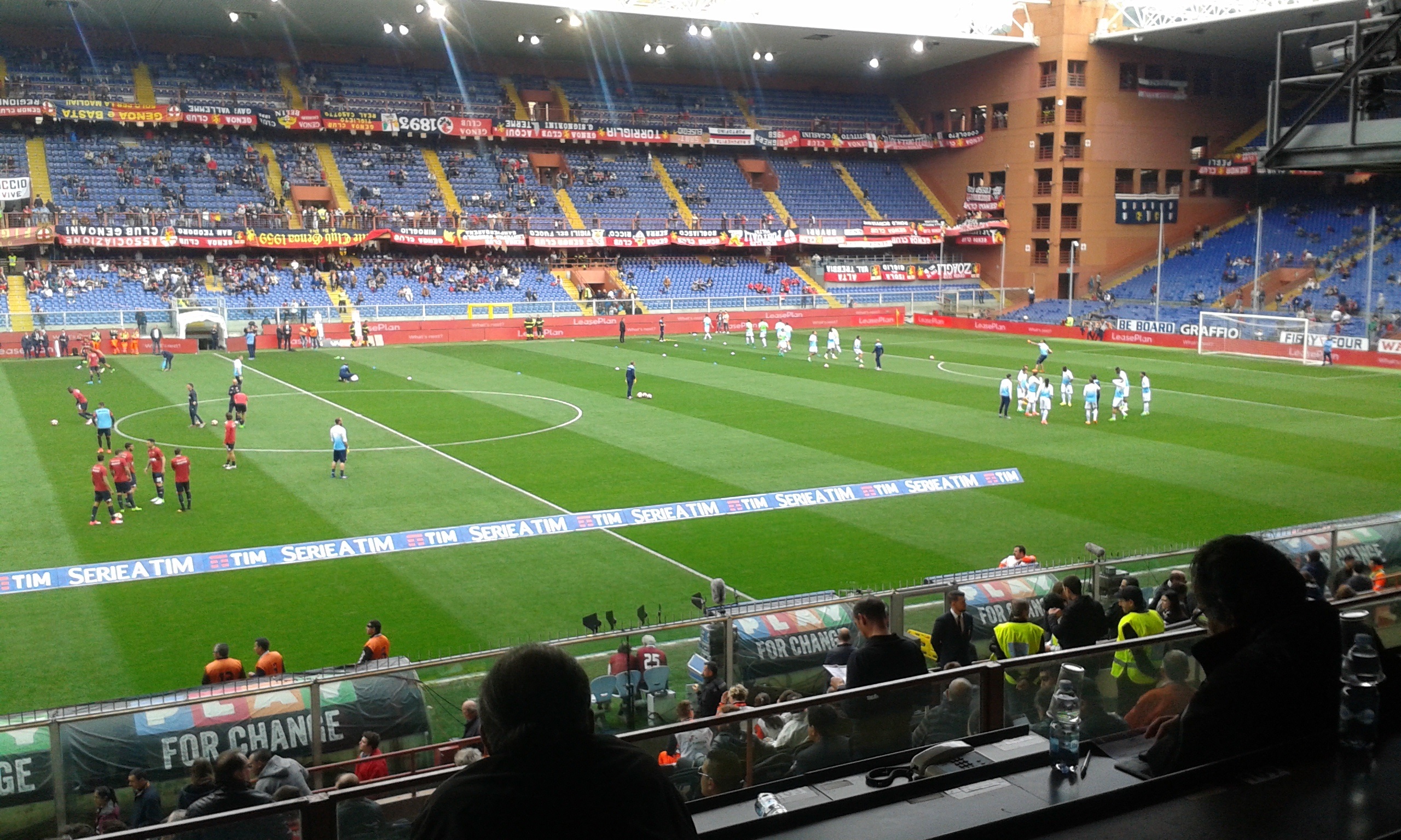 Genoa: applausi per Juric, fischi per i giocatori all'ingresso in campo