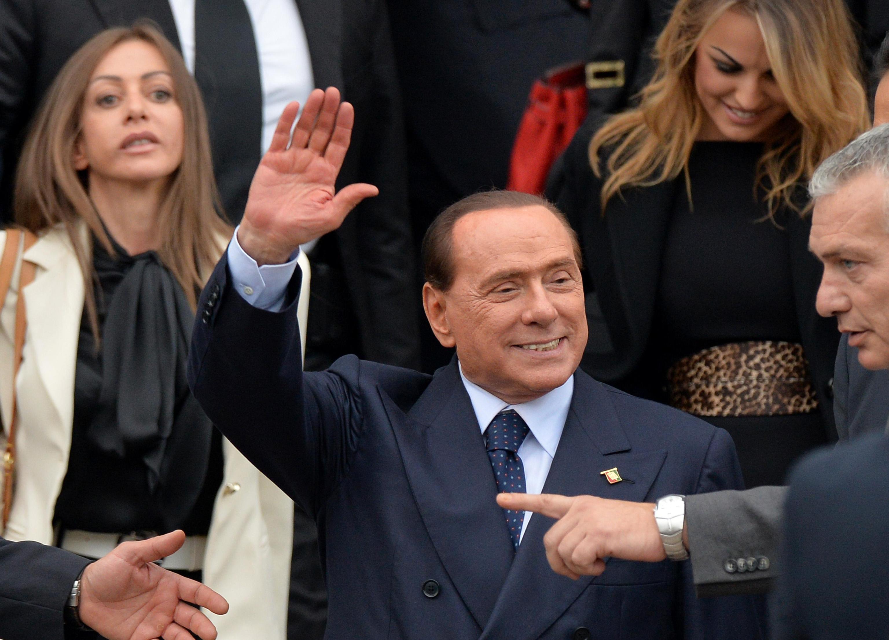 Berlusconi cade a Portofino, punti di sutura al labbro
