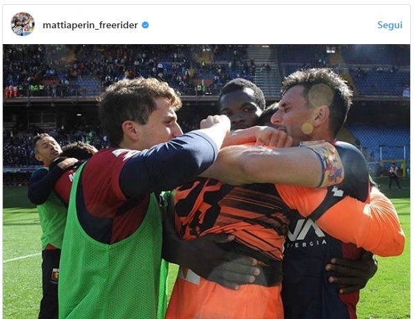 Genoa, Perin festeggia dopo la vittoria con l'Inter: 