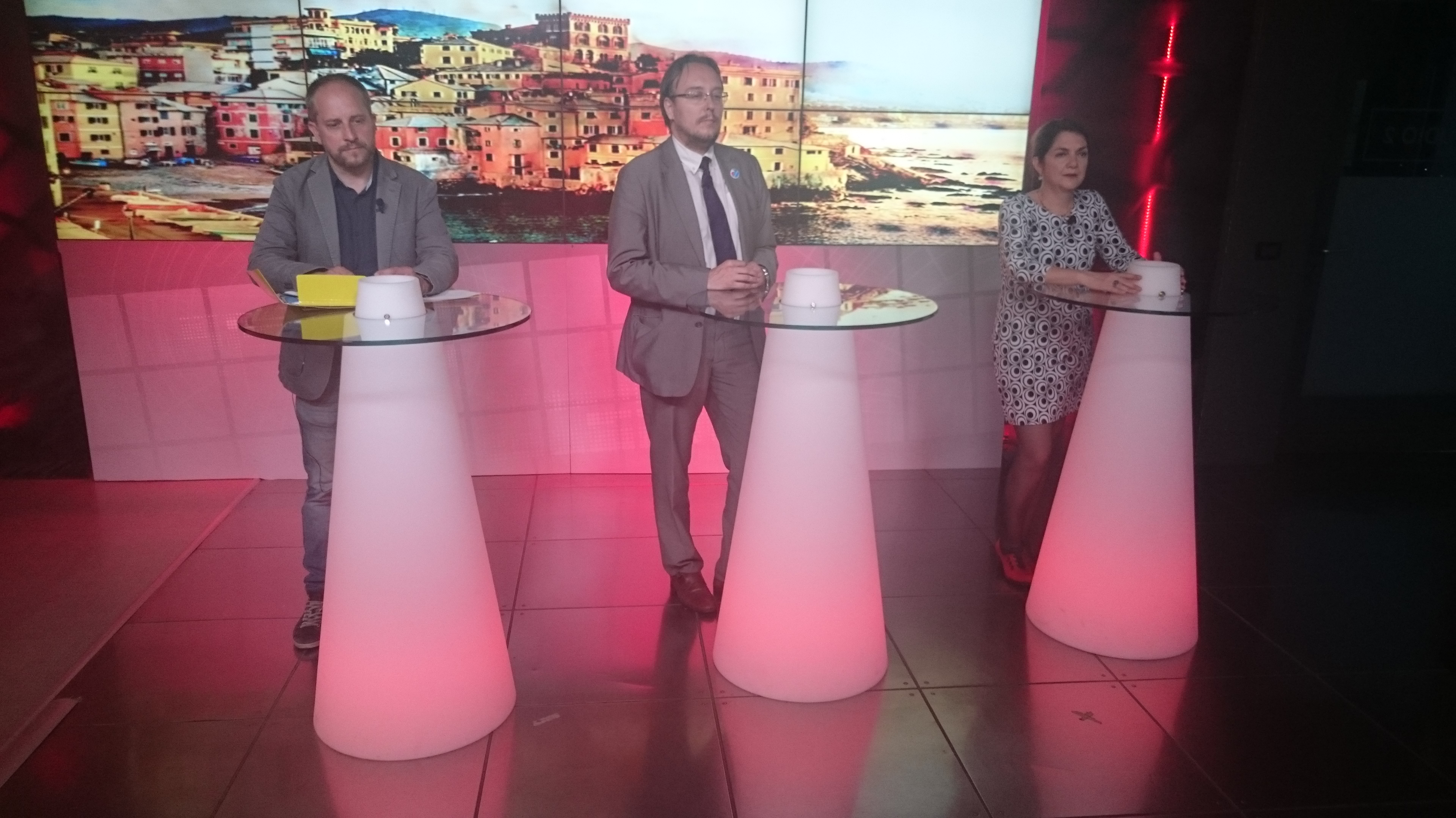 Comunali, il confronto tra i candidati: Arrighi, Cassimatis, Mori, Putti e Ronzitti