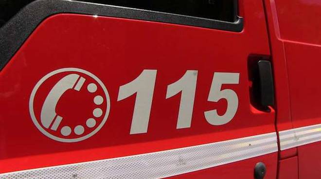 Incendio a Civezza nell'imperiese, in fiamme mille metri di oliveto