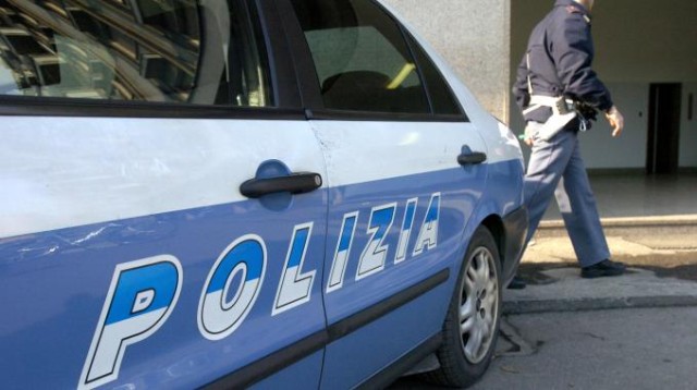 Ladro evade dal tribunale prima del processo: catturato da un agente di polizia
