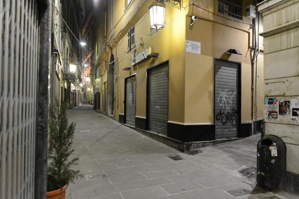 Rapinano una donna, arrestate madre e figlia pusher 