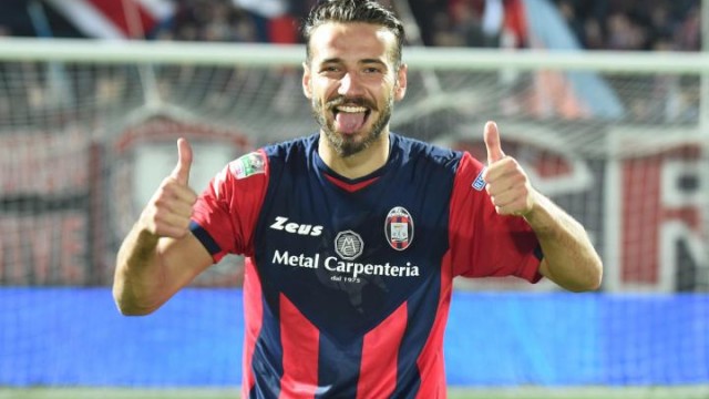 Genoa, per la difesa sondaggio col Crotone: piace Ferrari, già nel giro della Nazionale 