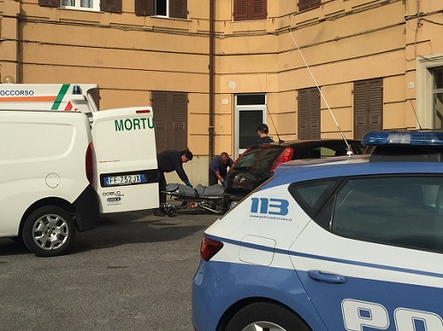 Omicidio in via Pellegrini, 35enne ucciso a coltellate dalla convivente
