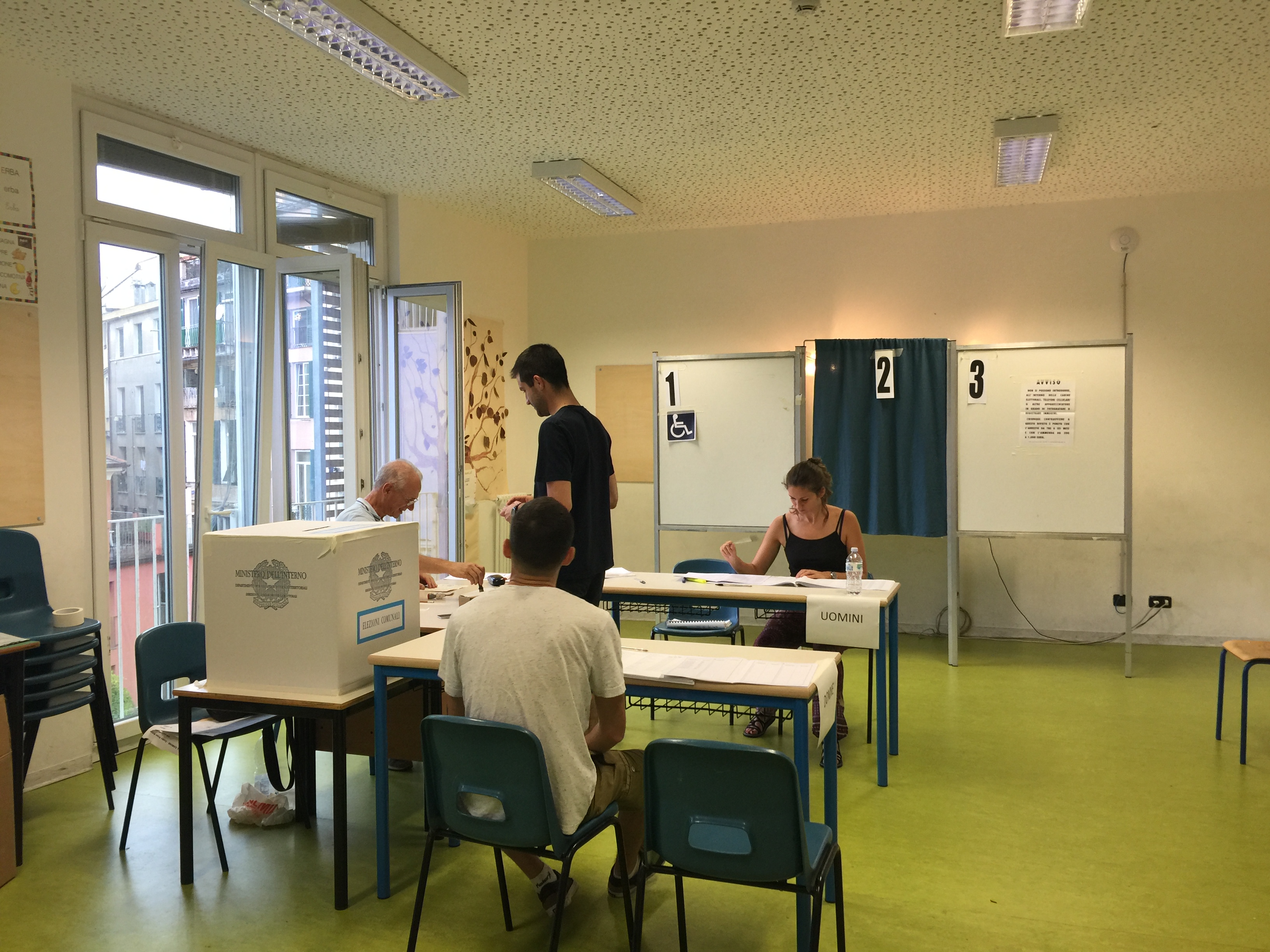 Comunali, urne aperte per il ballottaggio Primocanale in diretta a partire dalle 22.30
