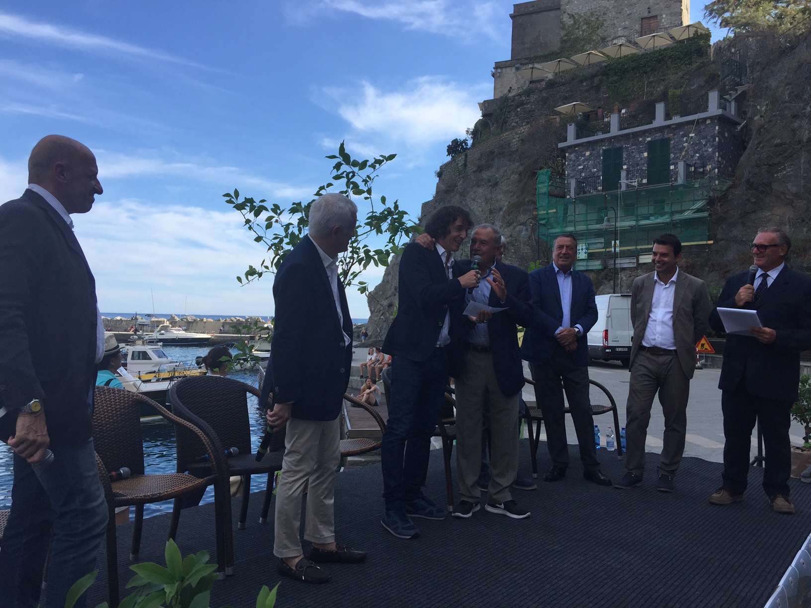 Cruciani vince il premio Cinque Terre: dibattito sull'ingresso a numero chiuso