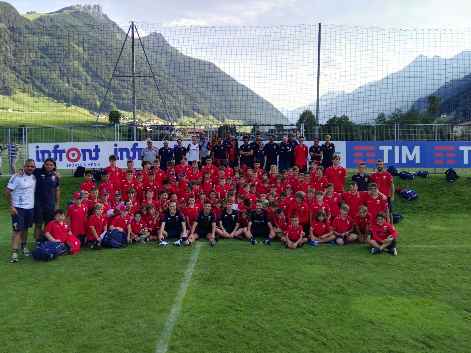 Genoa, i ragazzi del Summer Camp incontrano i loro idoli